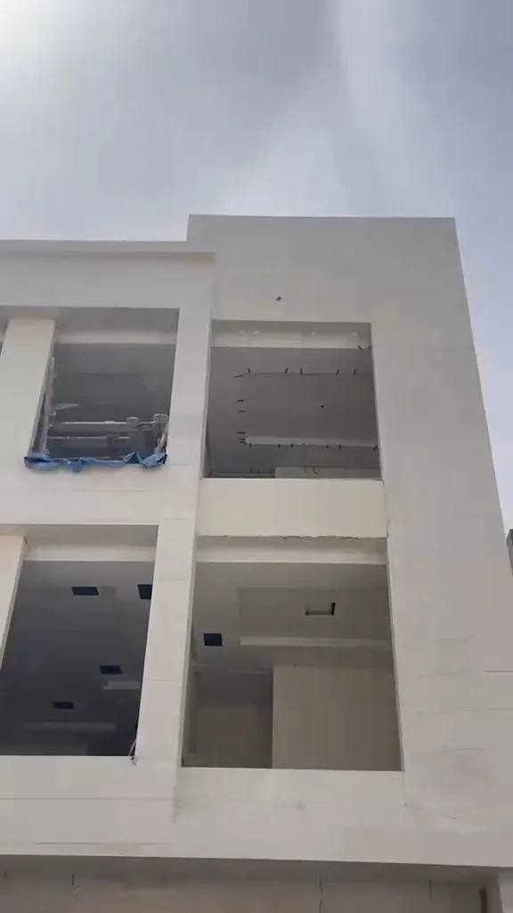 جولة في الموقع: من الهيكل إلى التشطيب